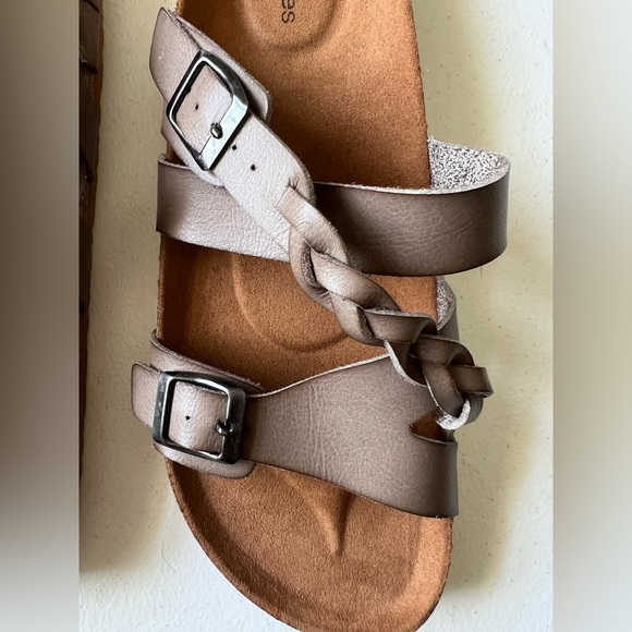 Maurice's  women’s Slide On Gray
Sandals Size 9.5 - Picture 4 of 8